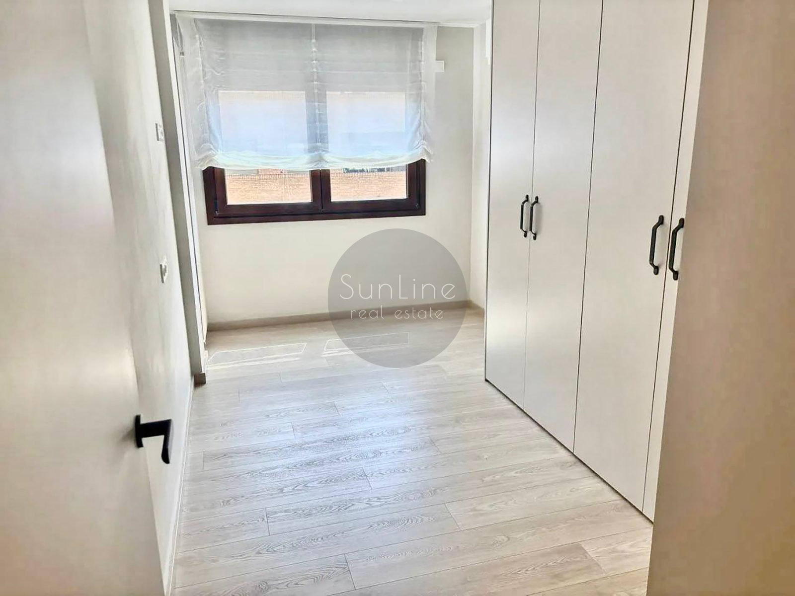 Alquiler de un apartamento espacioso con 3 dormitorios y electrodomésticos Miele y Bosch en El Pla del Real