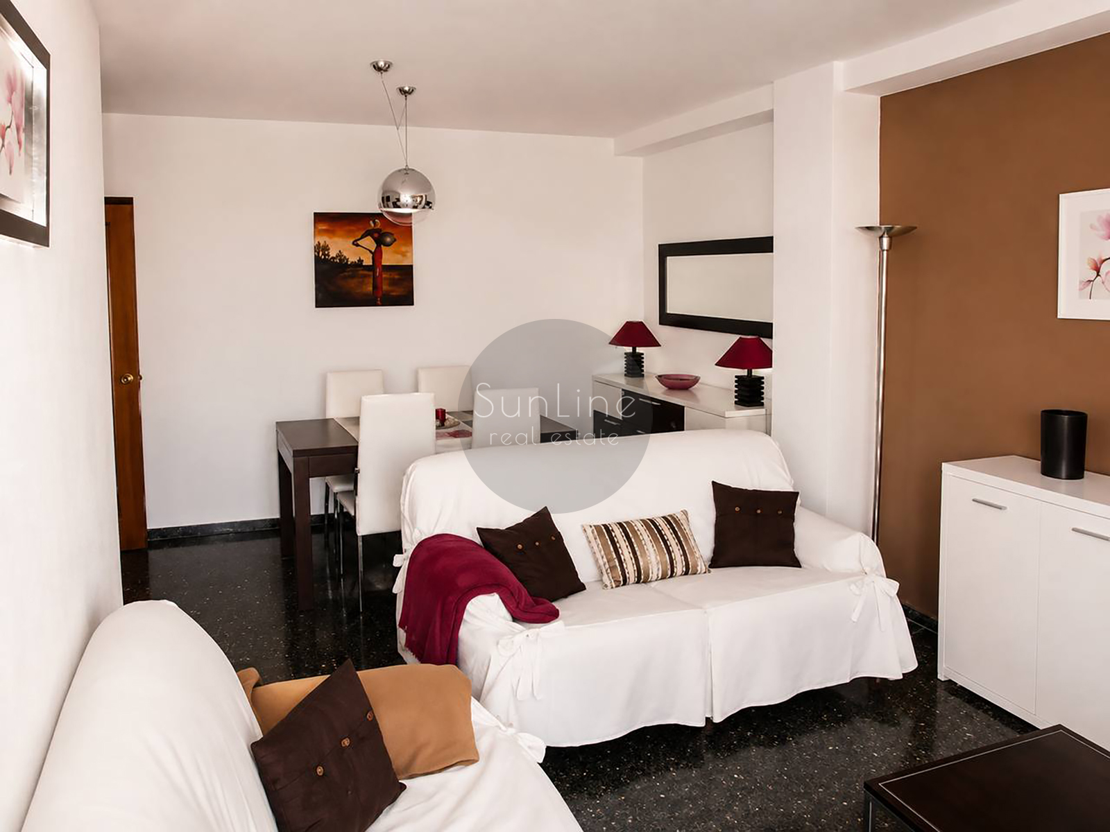 Apartment rental with four bedrooms and a terrace, two minutes from Aragon metro