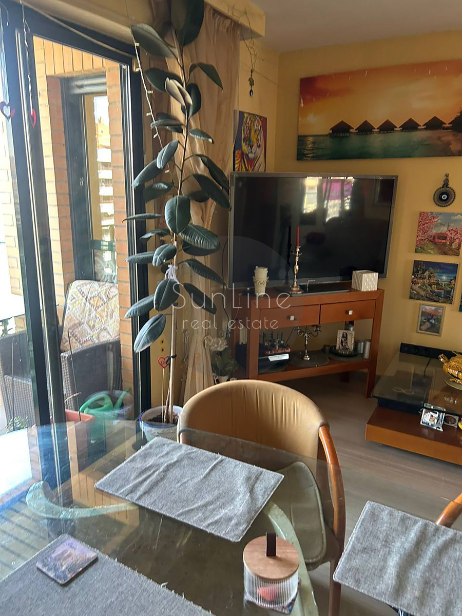 Renting a spacious apartment on the 10th floor with a pool near the City of Arts and Sciences
