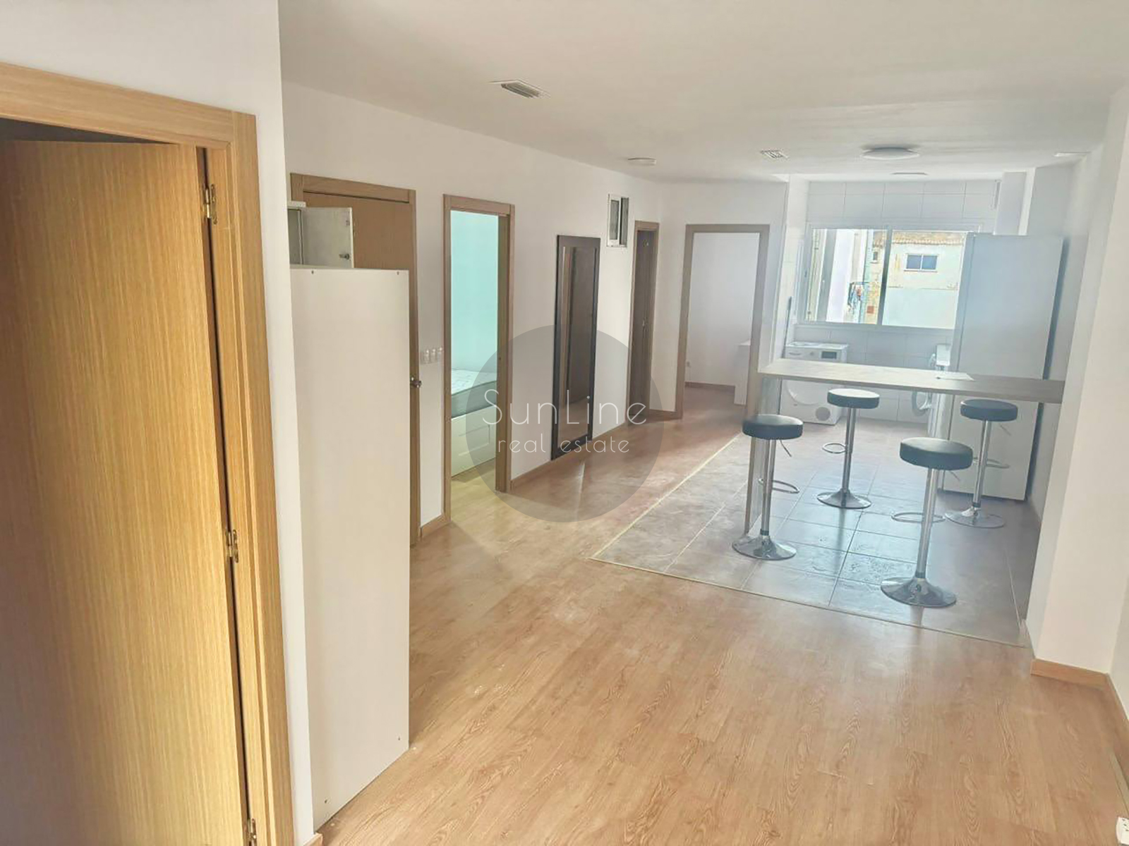 Apartment with 3 bedrooms, balcony, and new kitchen in La Roqueta