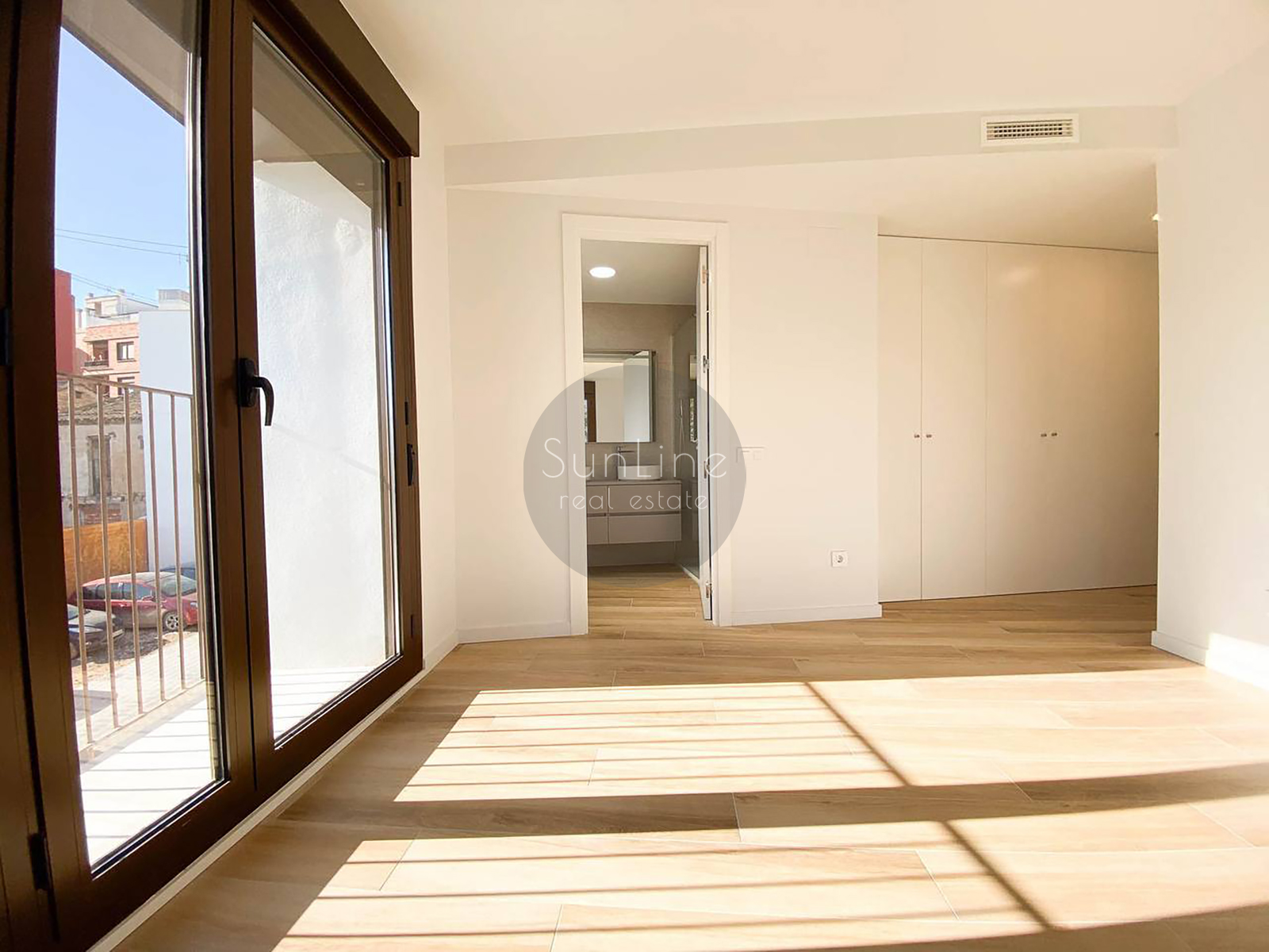 Rent of a new 2024 house with 4 bedrooms and garage in Fonteta de San Luis