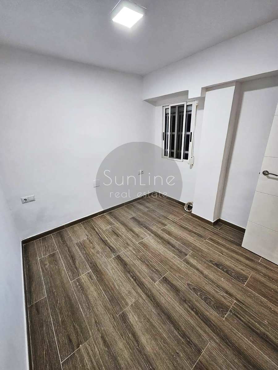 Venta de apartamento con 3 dormitorios tras completa renovación en Torrefiel