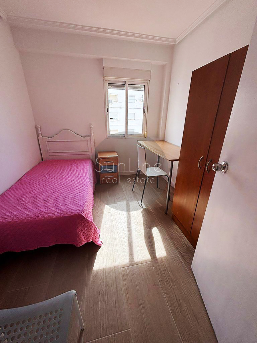 Apartment for rent 120 m² with 4 bedrooms and 2 bathrooms in the university area