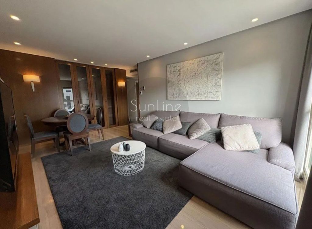 Rent of a furnished apartment with 3 bedrooms, a pool, and a padel court in Sant Pau