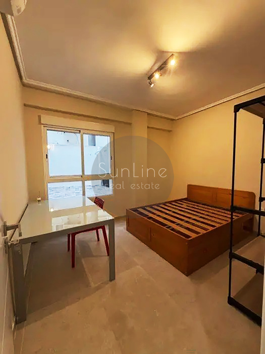 Apartment for rent 135 m² with 3 bedrooms and terrace in Trinitat