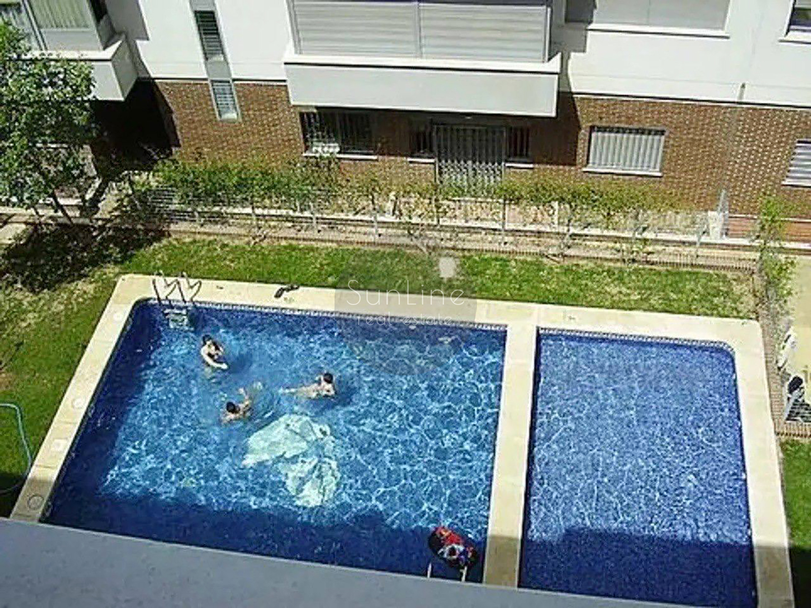 Rent of a spacious 3-bedroom apartment with a pool in Aiora