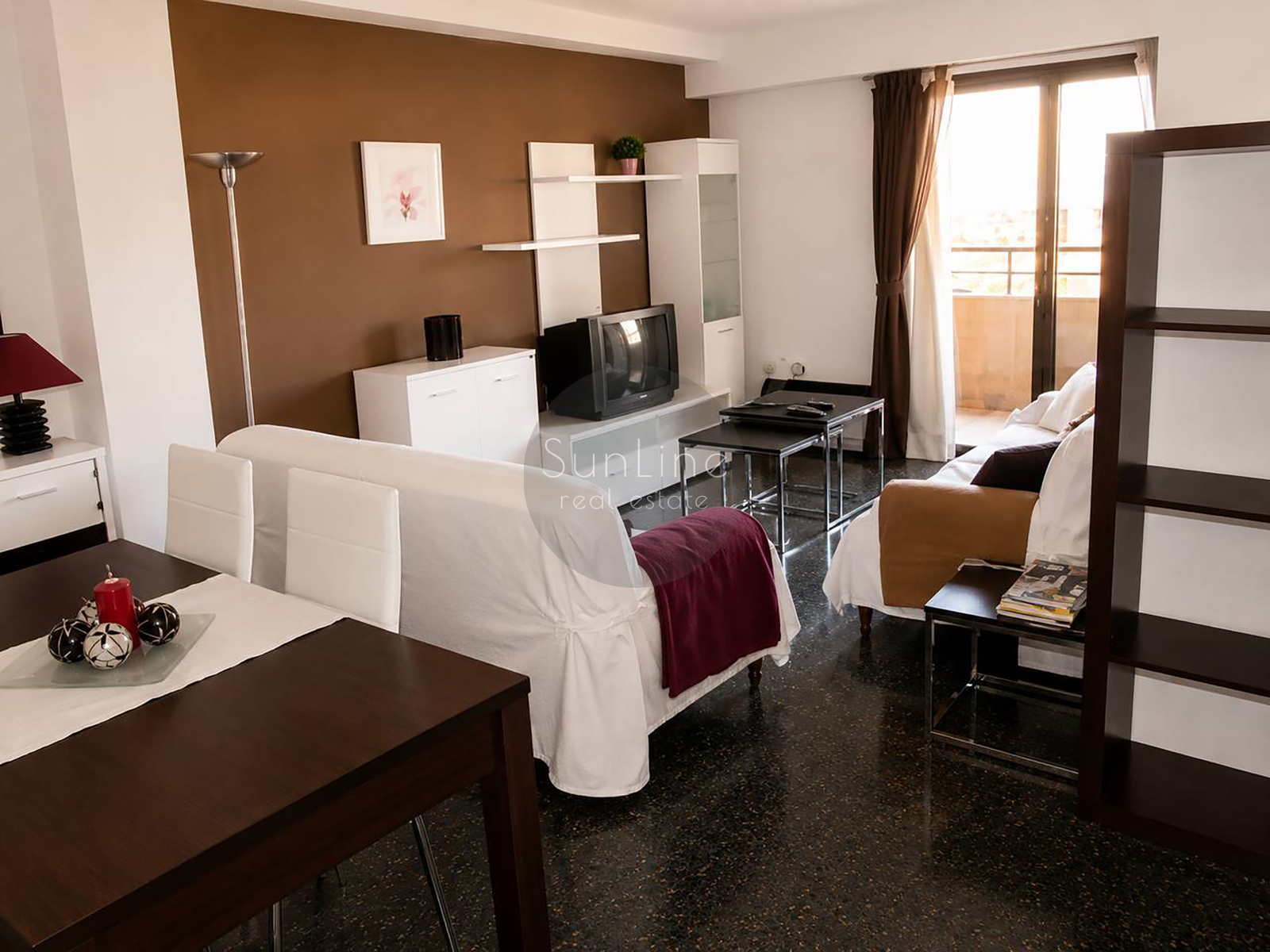 Apartment rental with four bedrooms and a terrace, two minutes from Aragon metro