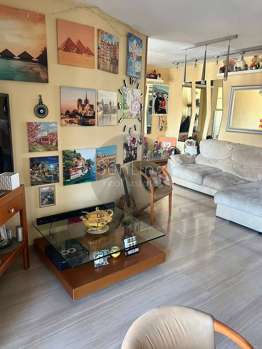 Renting a spacious apartment on the 10th floor with a pool near the City of Arts and Sciences