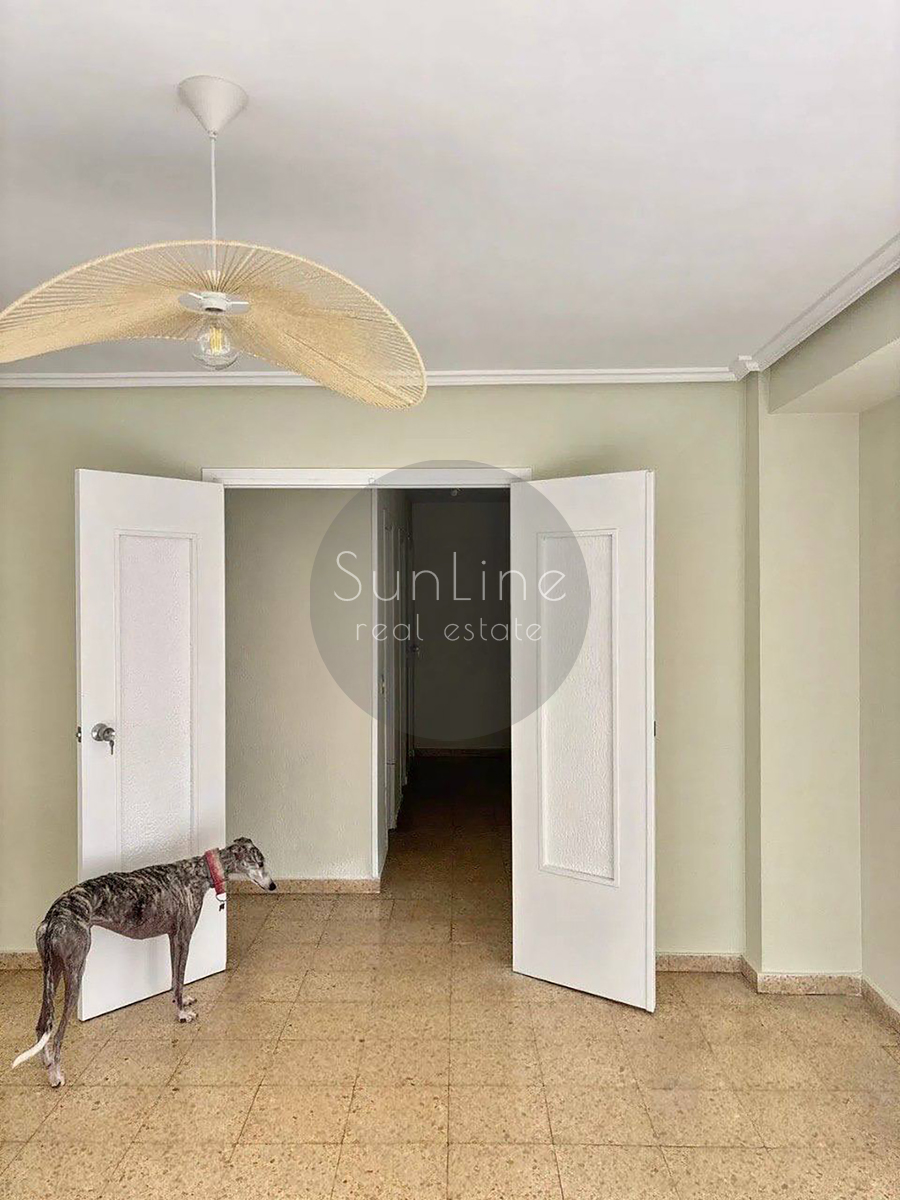 Bright apartment for a large family with 4 bedrooms and two terraces in Valencia