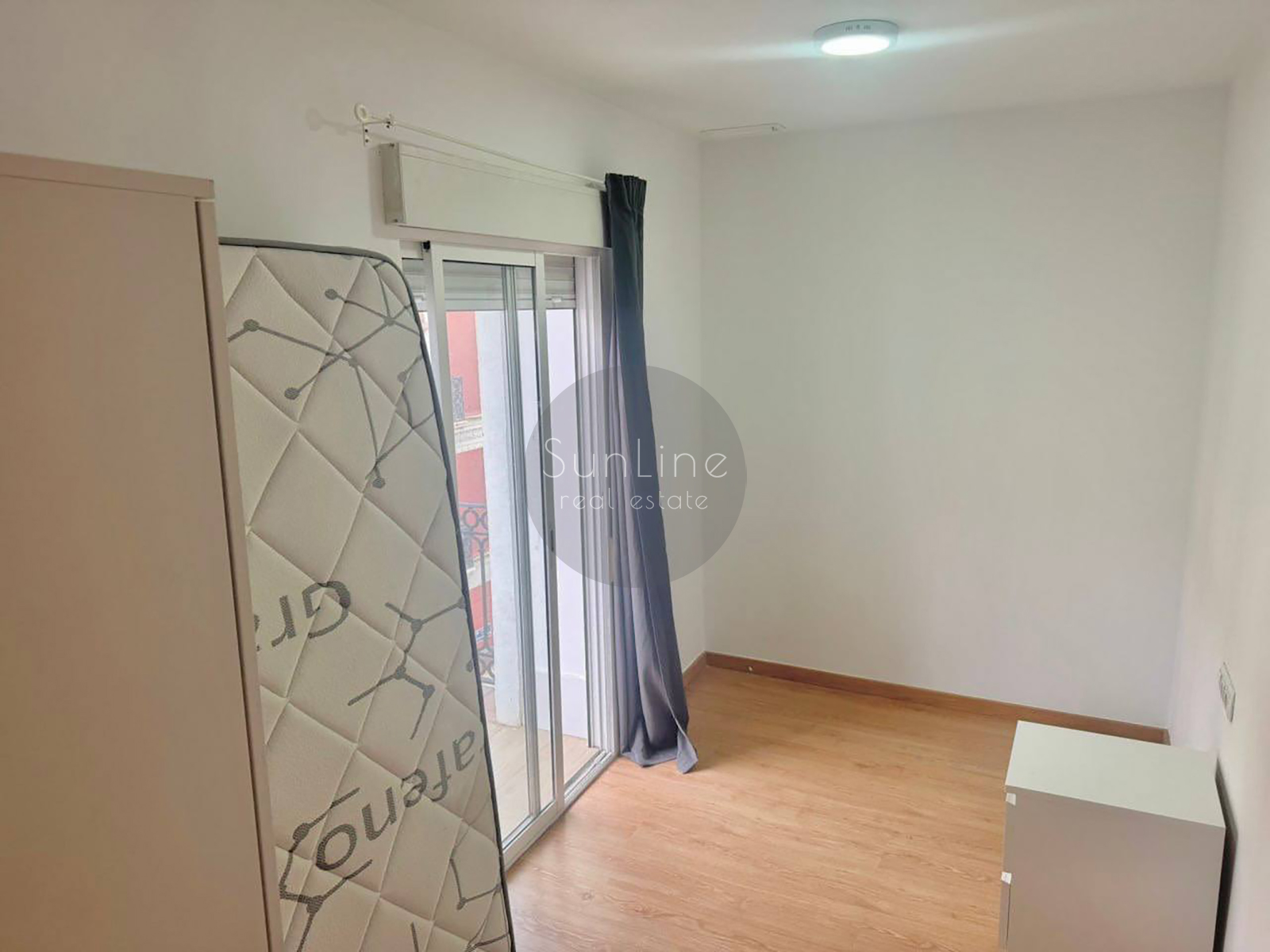 Apartment with 3 bedrooms, balcony, and new kitchen in La Roqueta