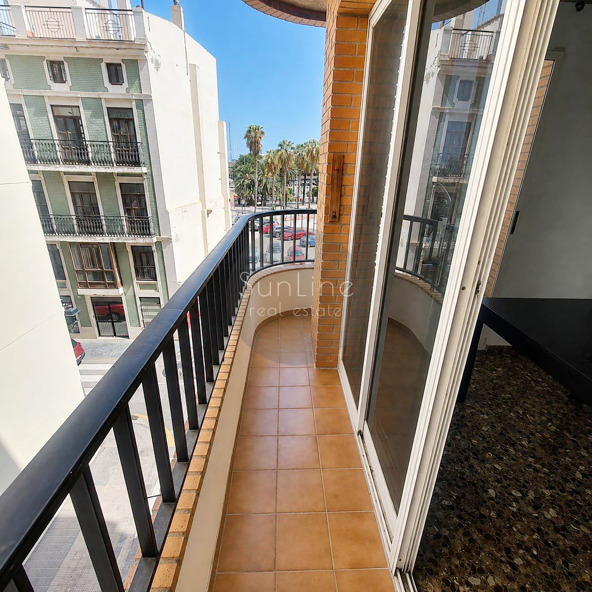 Rent of a spacious 3-bedroom apartment with sea view in El Grau