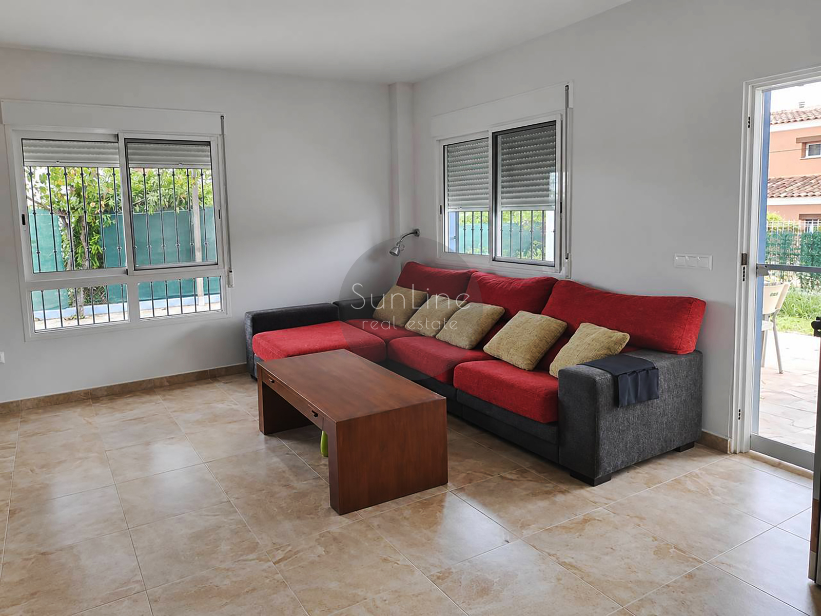 Rent of a 150 m² house with a private plot of 500 m², a pool and a garage in Picassent