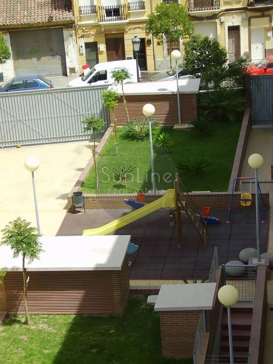 Rent of a spacious 3-bedroom apartment with a pool in Aiora