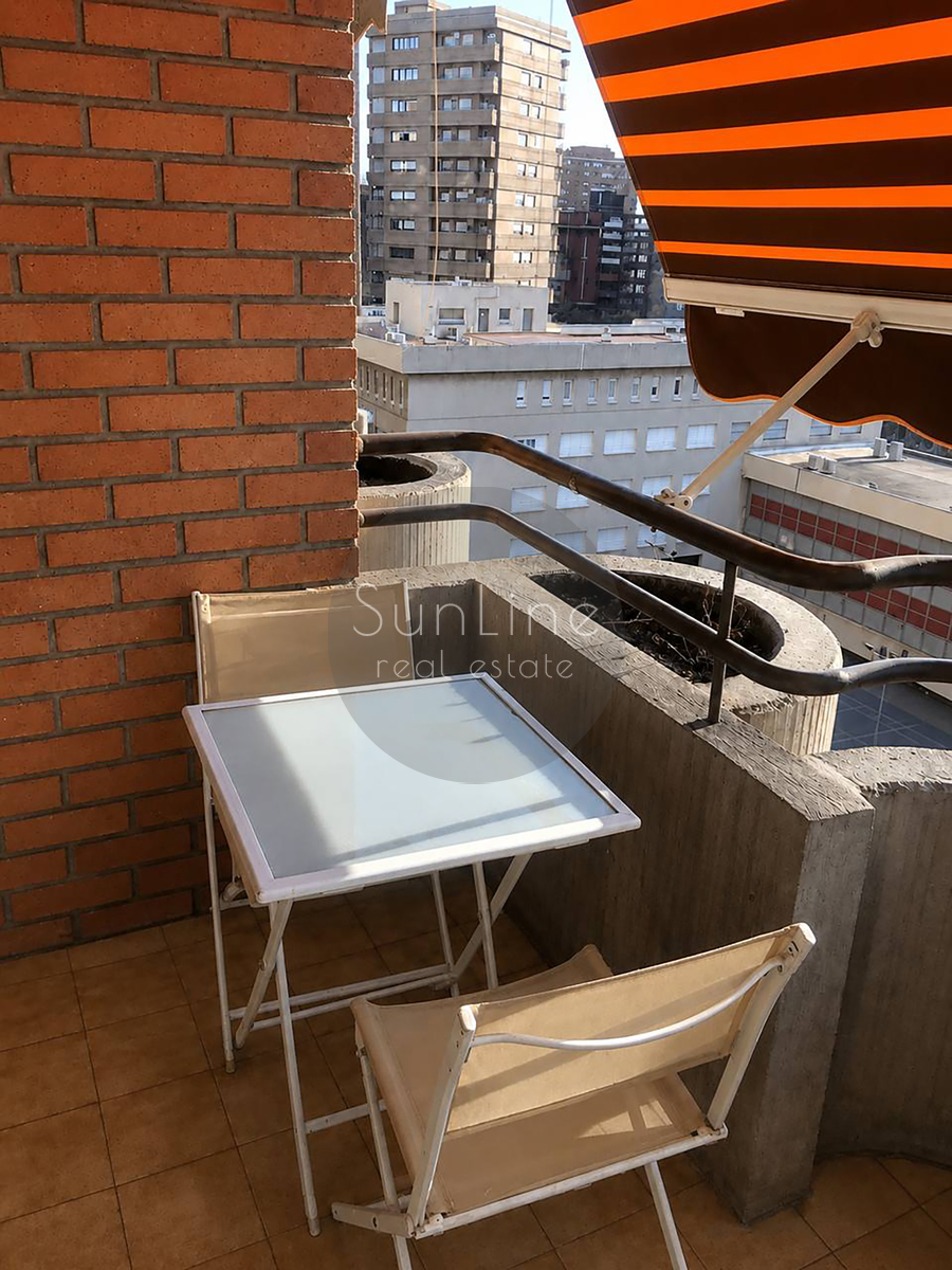 Apartment rental with four bedrooms and a terrace, two minutes from Aragon metro