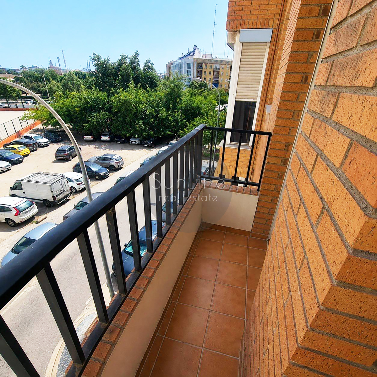 Rent of a spacious 3-bedroom apartment with sea view in El Grau