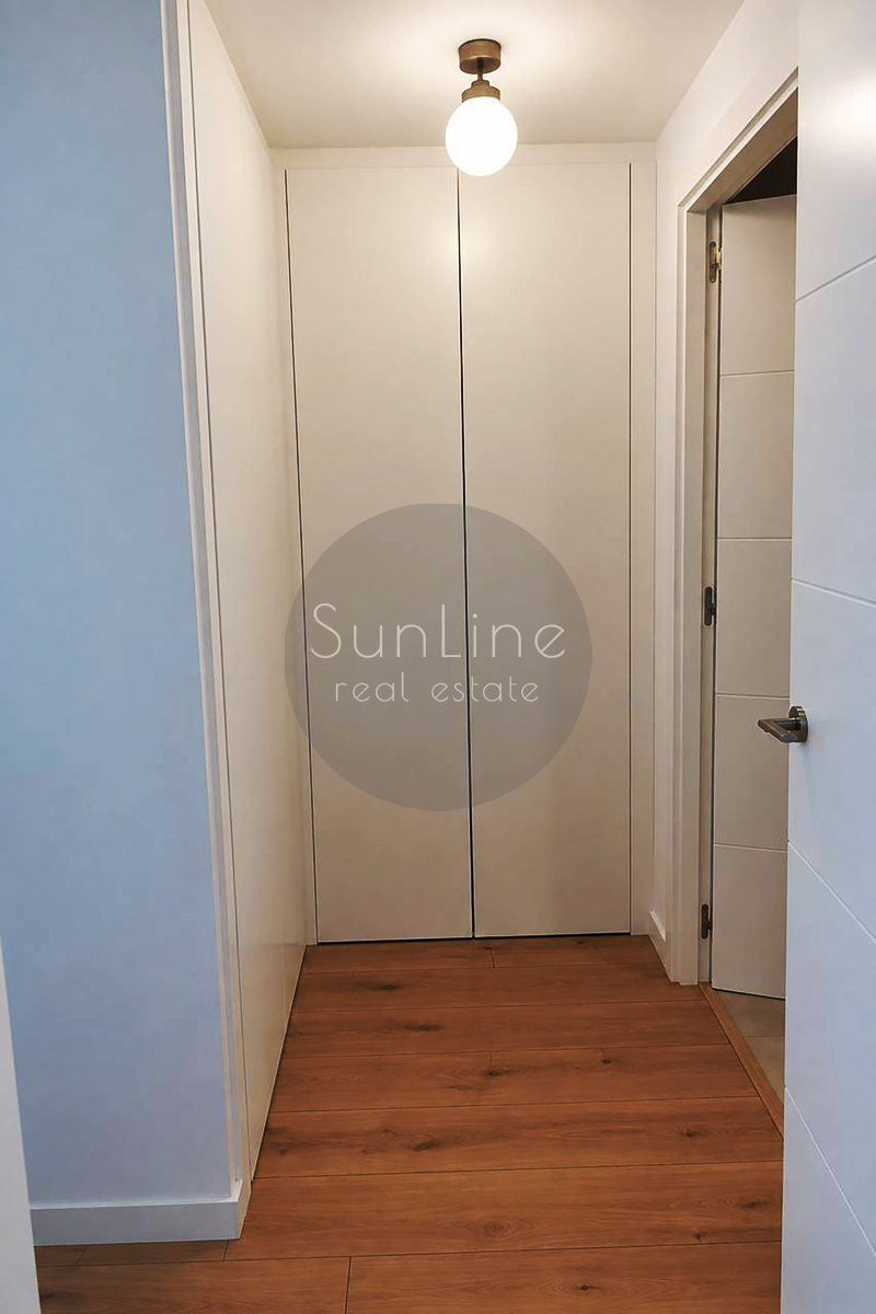 Apartment for rent with pool and garage in a modern area near the City of Arts and Sciences
