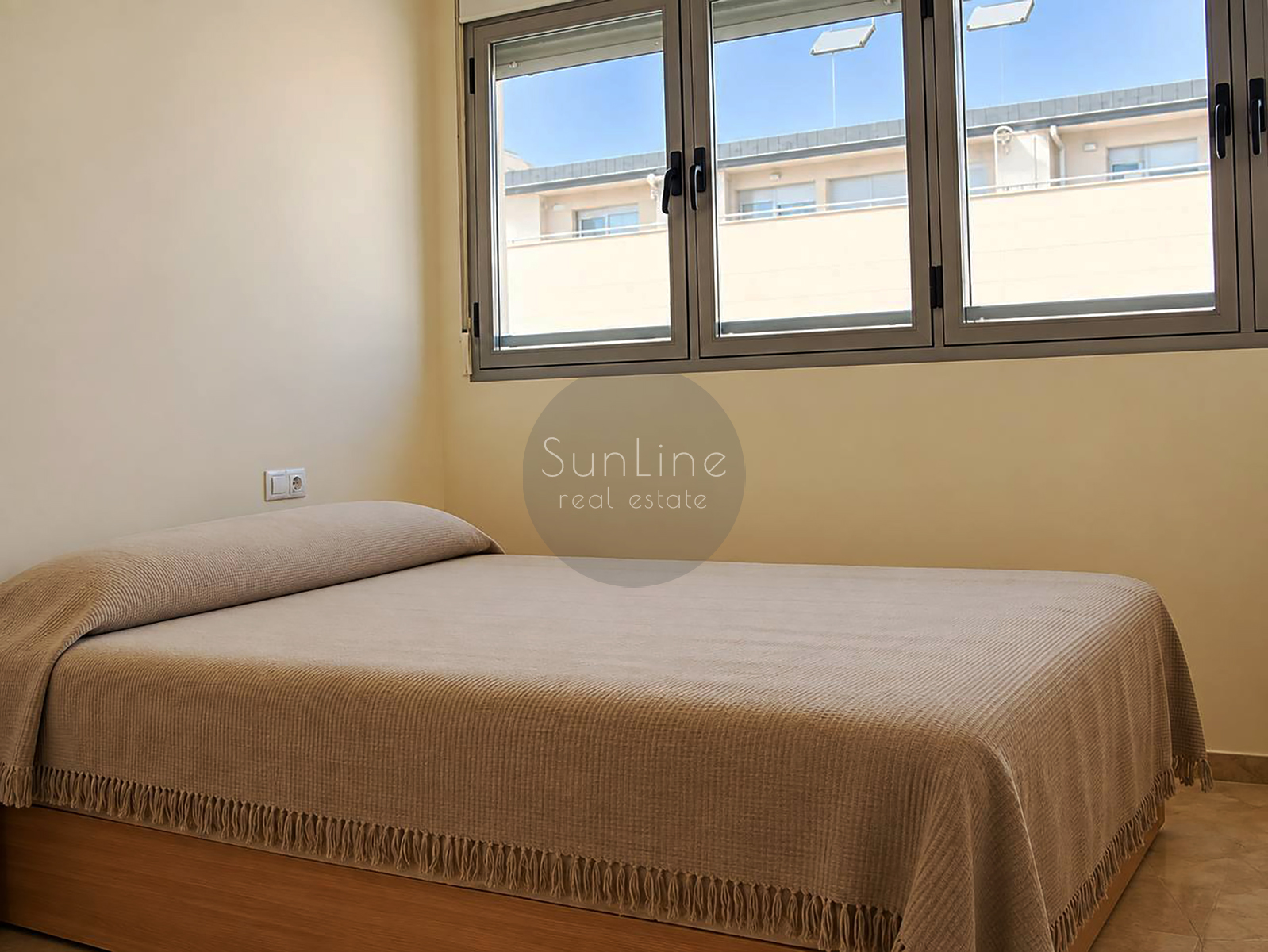 Rent of a spacious 3-bedroom apartment with a pool in Aiora