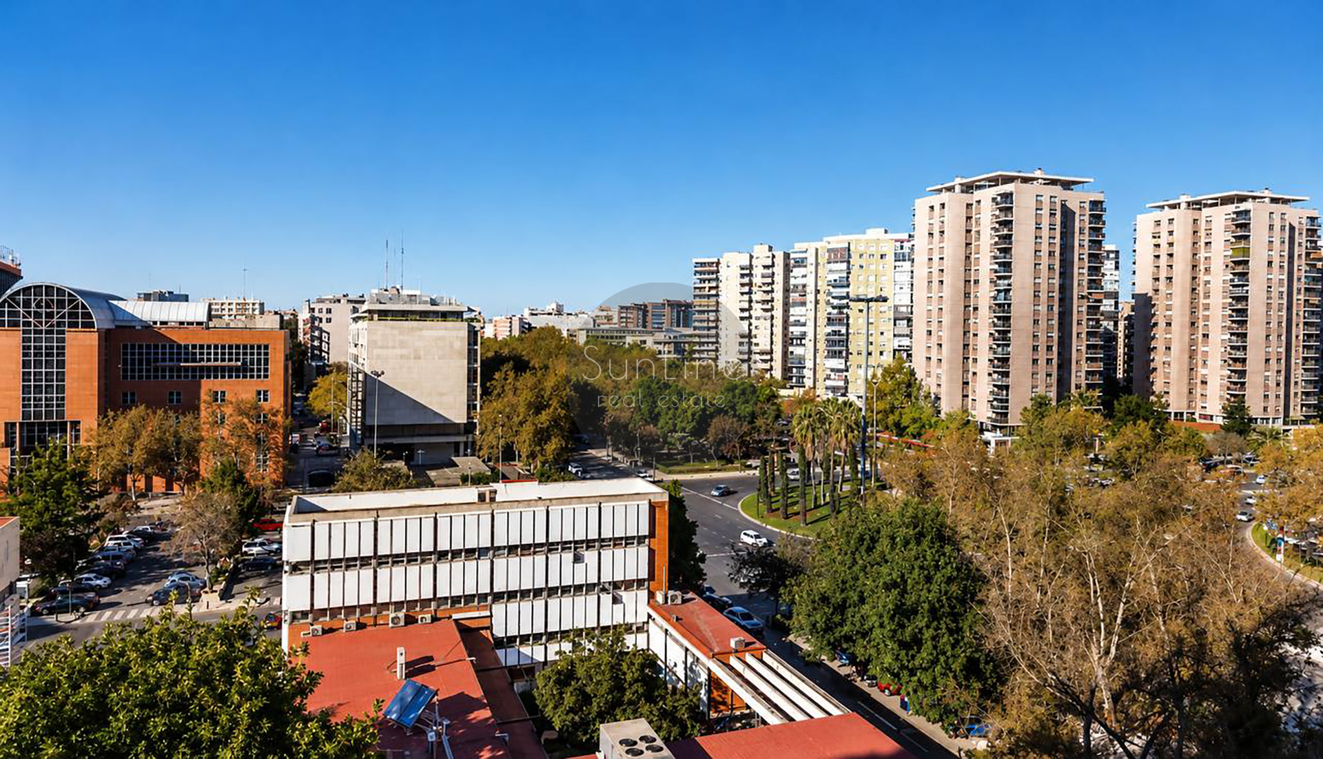 Apartment rental with four bedrooms and a terrace, two minutes from Aragon metro