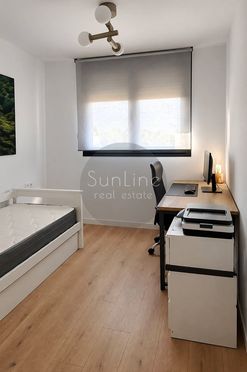 Apartment for rent with pool and garage in a modern area near the City of Arts and Sciences