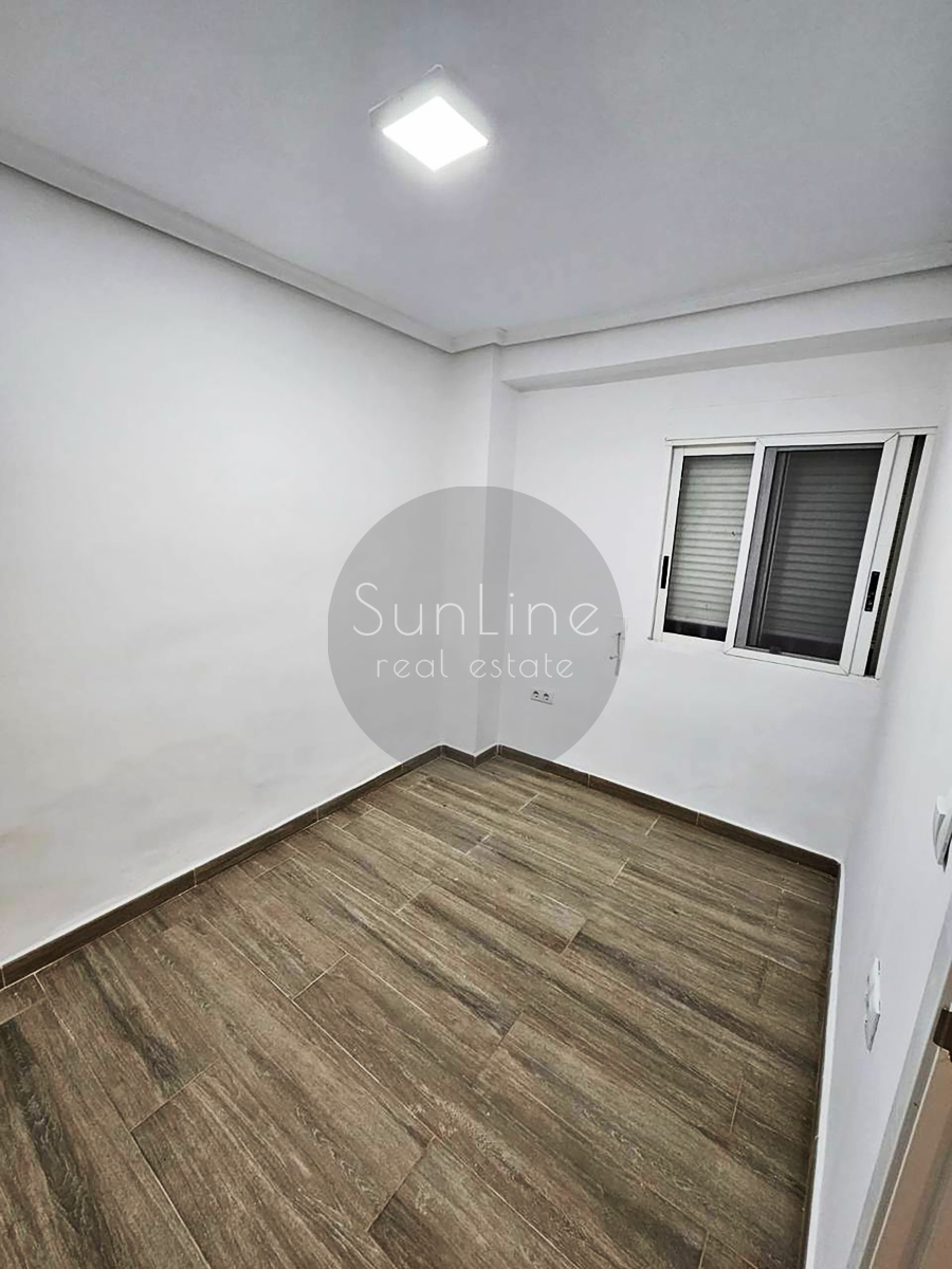 Venta de apartamento con 3 dormitorios tras completa renovación en Torrefiel