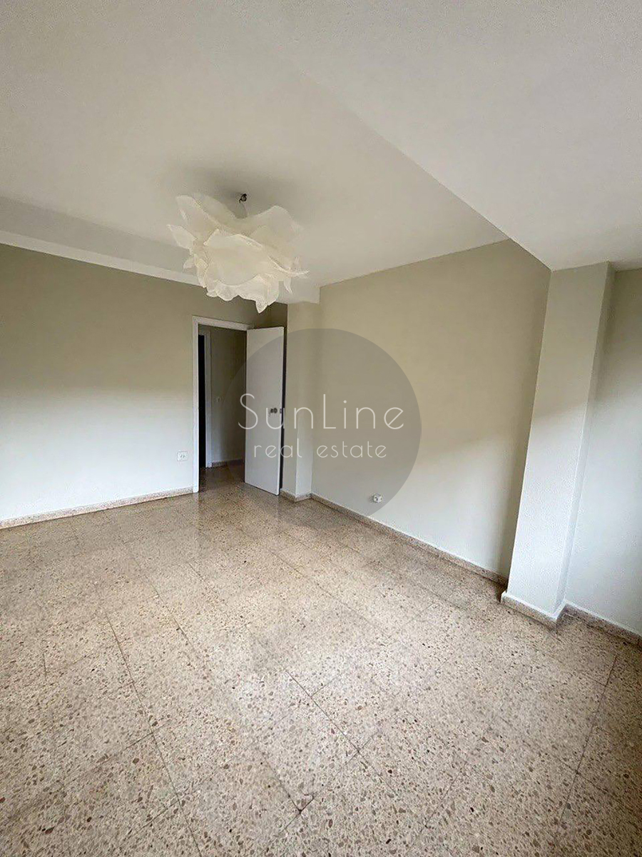 Bright apartment for a large family with 4 bedrooms and two terraces in Valencia