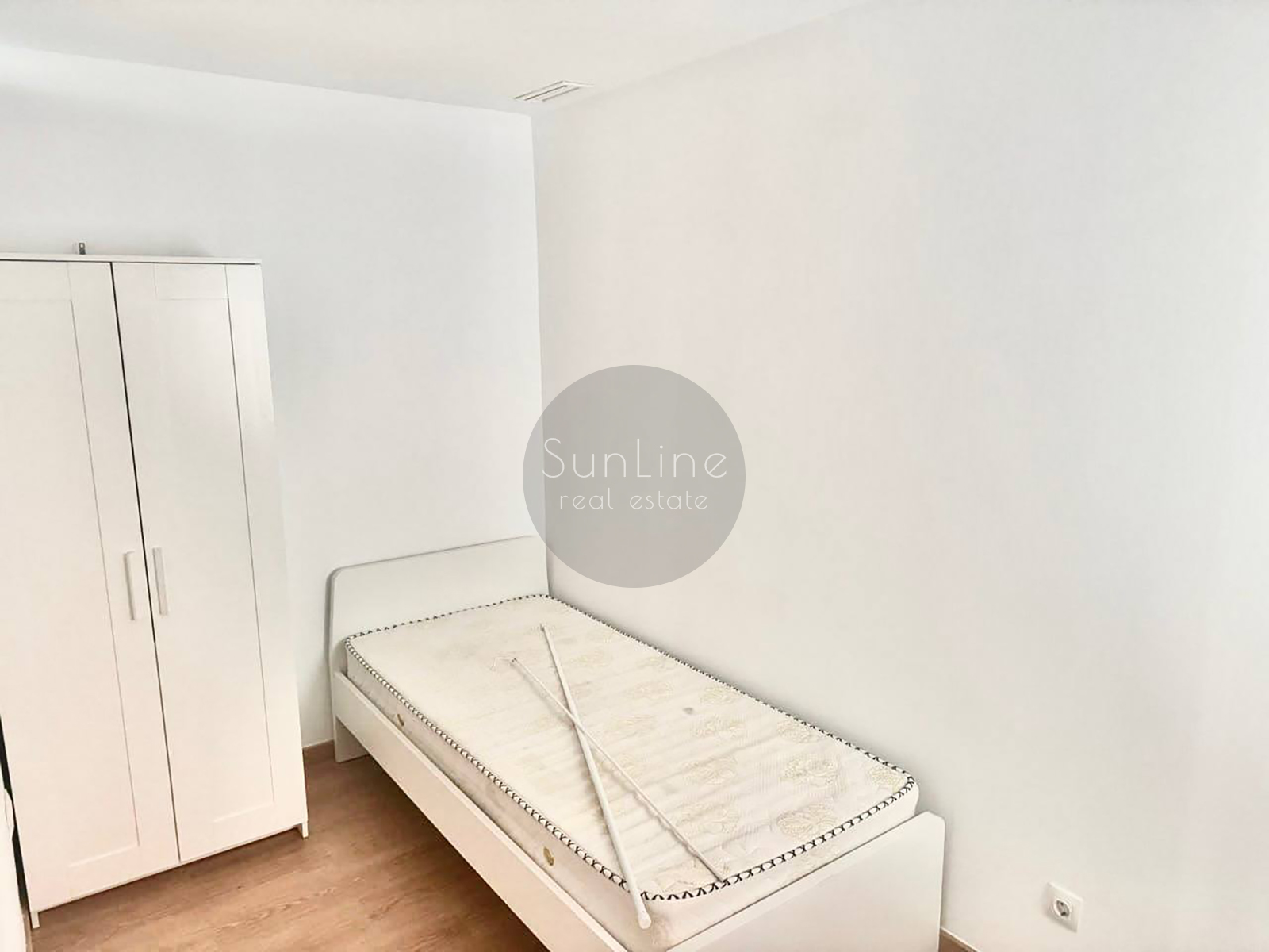 Apartment with 3 bedrooms, balcony, and new kitchen in La Roqueta