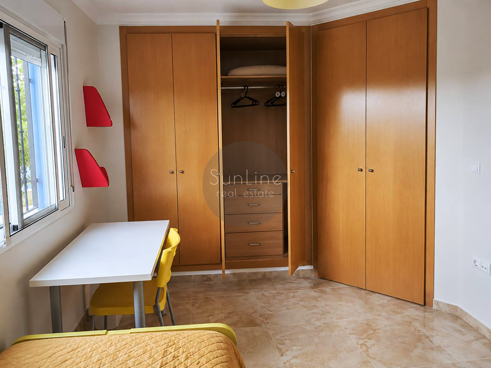 Rent of a 150 m² house with a private plot of 500 m², a pool and a garage in Picassent