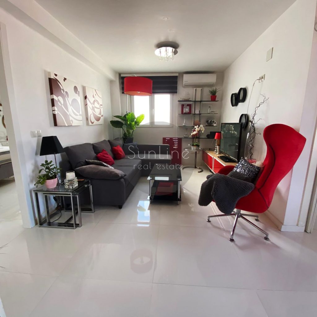 Rent of a furnished apartment with terrace in the prestigious Penya-Roja area