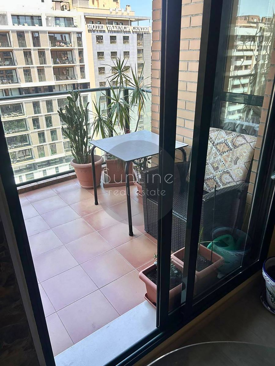 Renting a spacious apartment on the 10th floor with a pool near the City of Arts and Sciences
