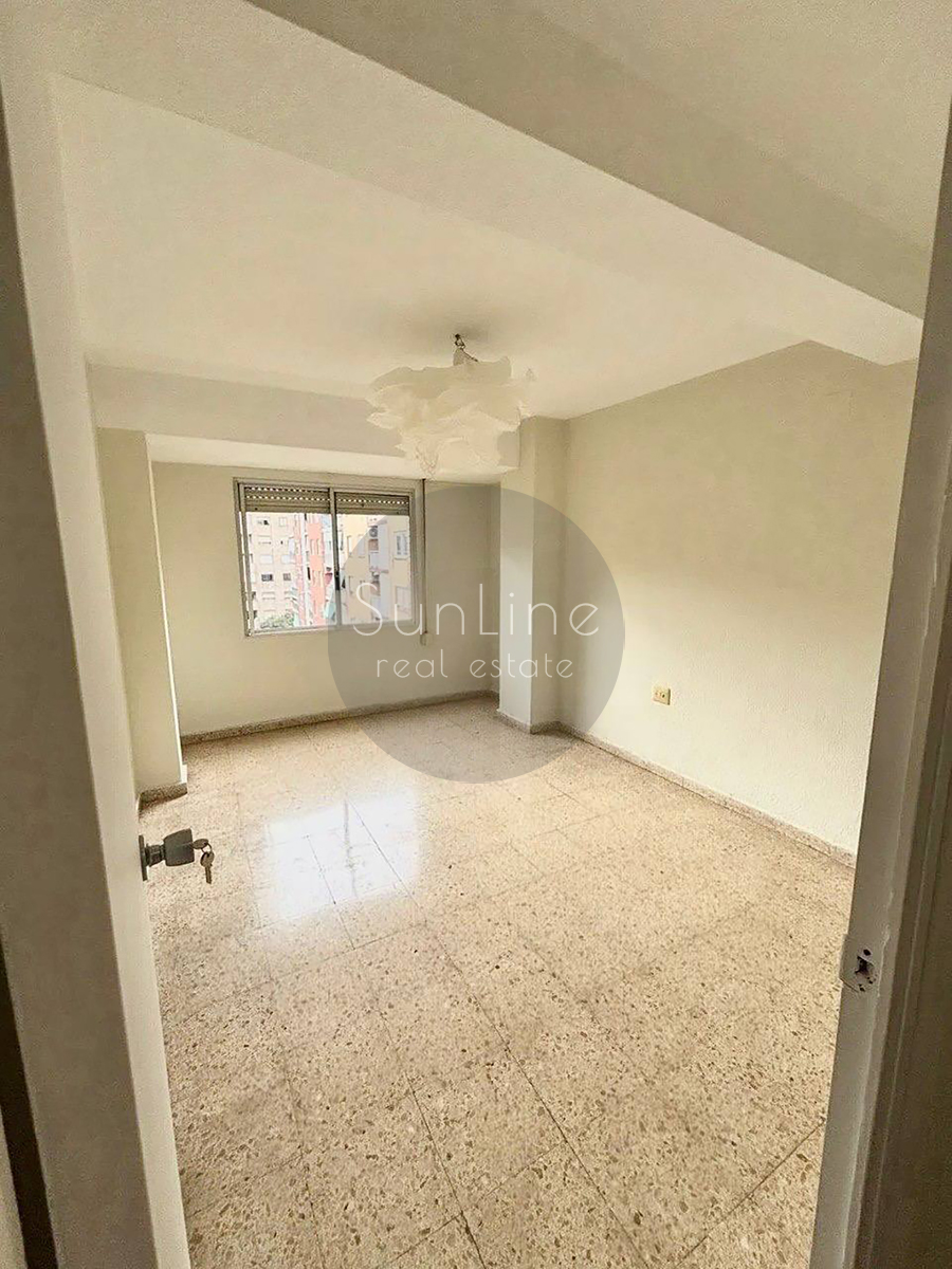 Bright apartment for a large family with 4 bedrooms and two terraces in Valencia