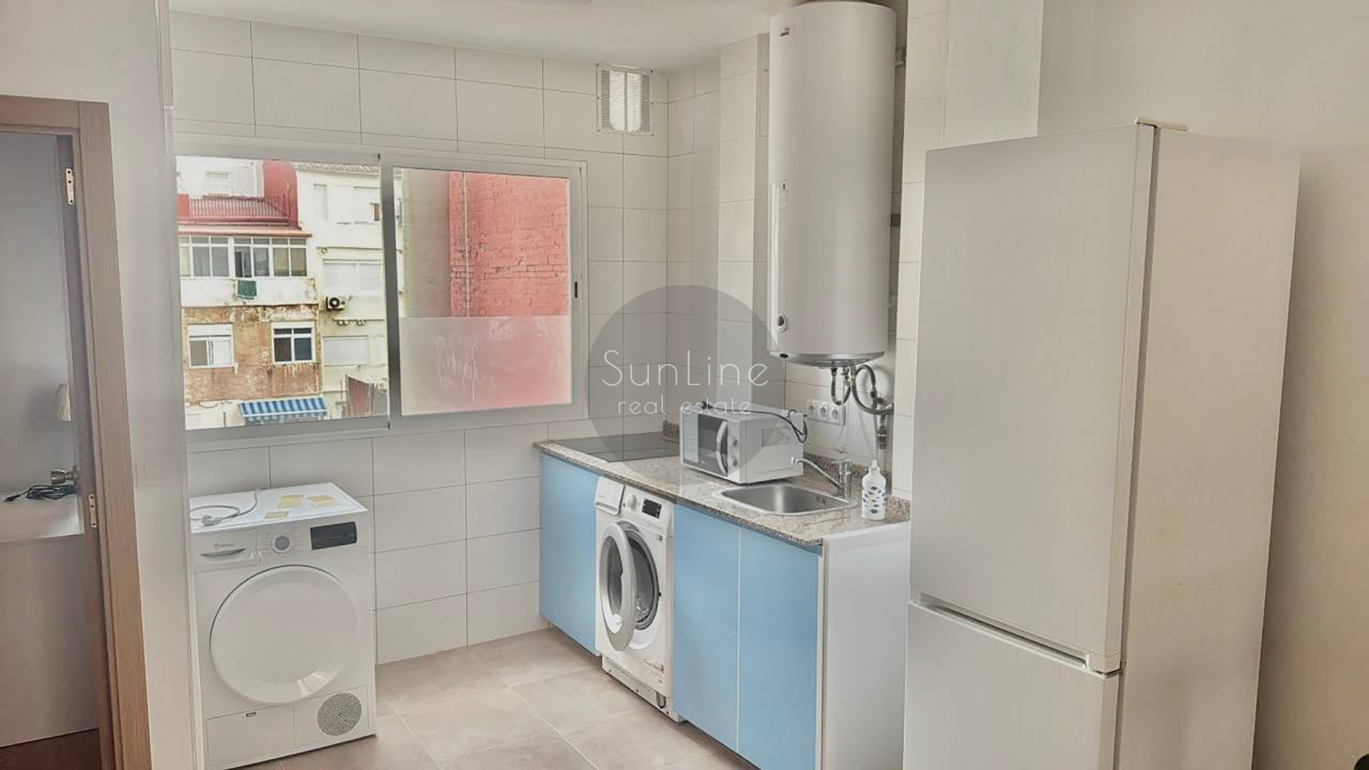 Apartment with 3 bedrooms, balcony, and new kitchen in La Roqueta