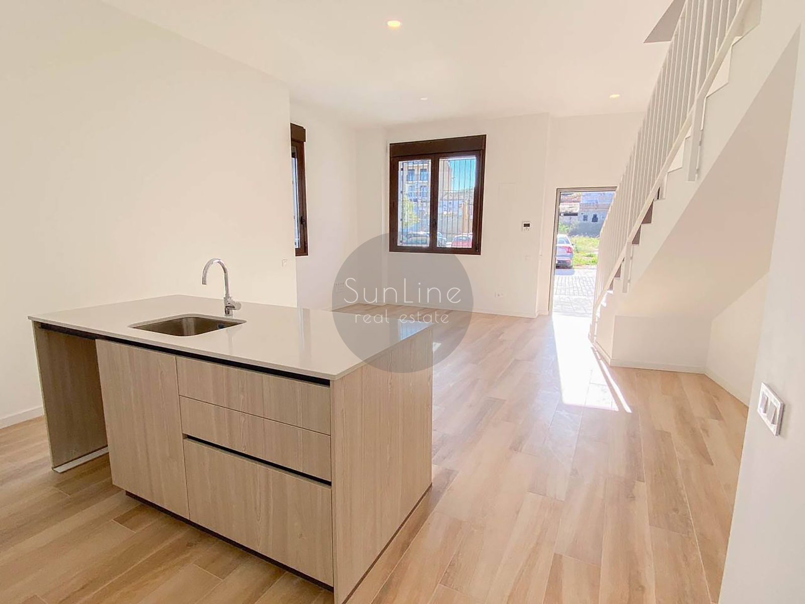 Rent of a new 2024 house with 4 bedrooms and garage in Fonteta de San Luis