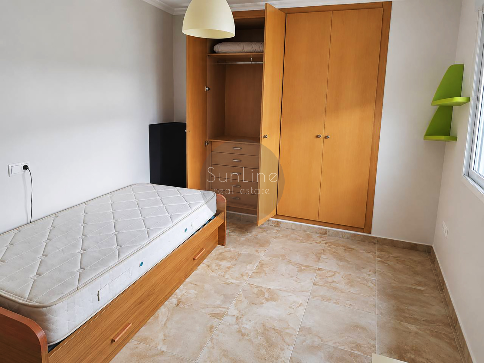 Rent of a 150 m² house with a private plot of 500 m², a pool and a garage in Picassent