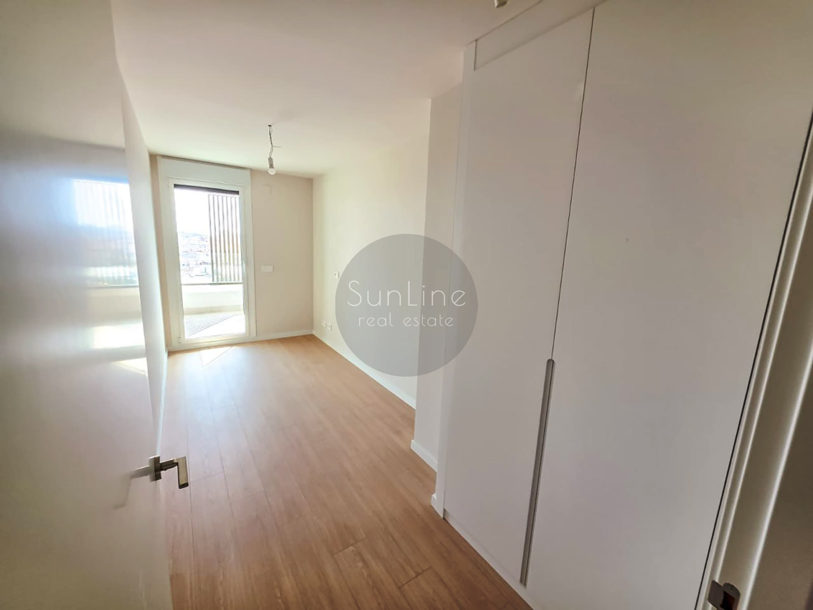 Rent of a modern apartment with panoramic views and a terrace near Ruzafa