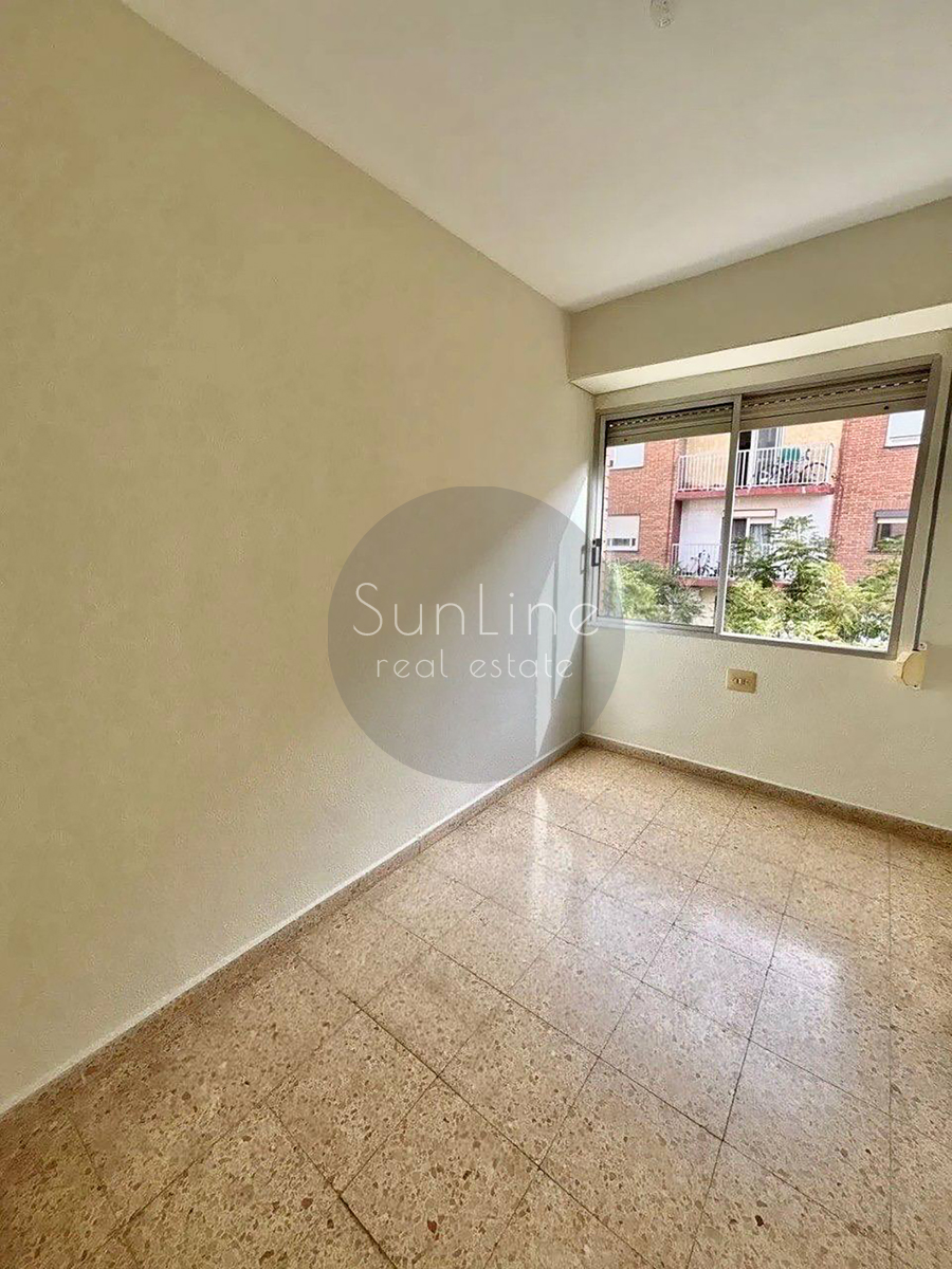 Bright apartment for a large family with 4 bedrooms and two terraces in Valencia