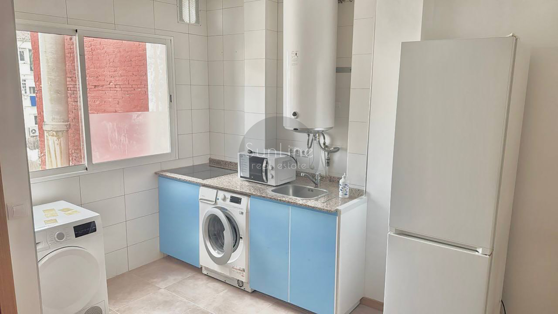 Apartment with 3 bedrooms, balcony, and new kitchen in La Roqueta