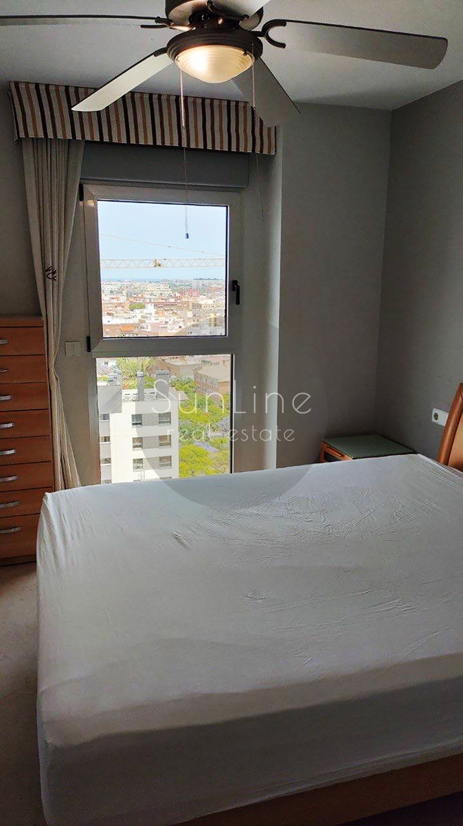 Arriendo de apartamento con 2 dormitorios, garaje y gran terraza en Benicalap