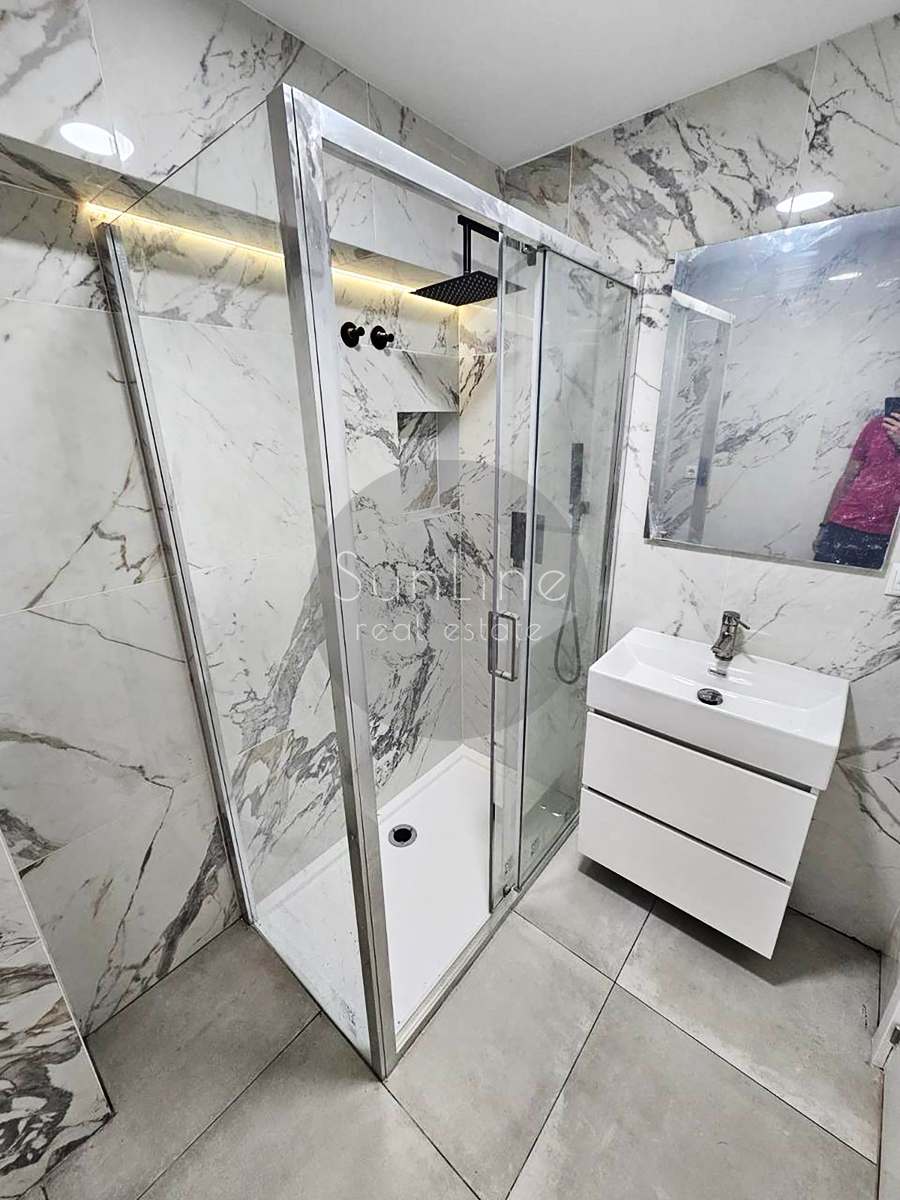 Venta de apartamento con 3 dormitorios tras completa renovación en Torrefiel