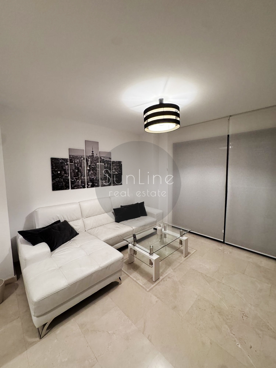 Rent of a spacious 135 m² apartment with parking and a balcony in Penya-Roja