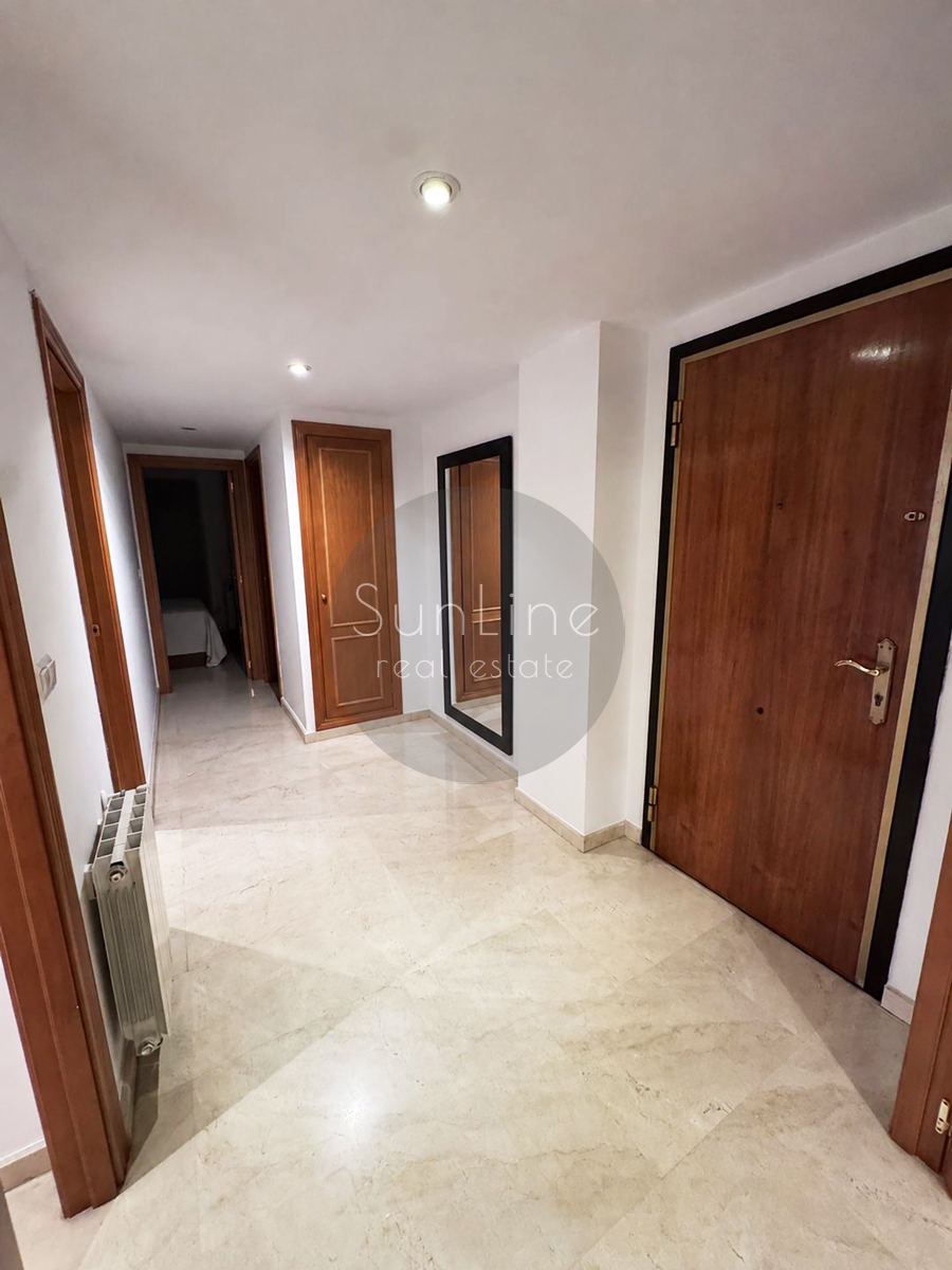 Rent of a spacious 135 m² apartment with parking and a balcony in Penya-Roja