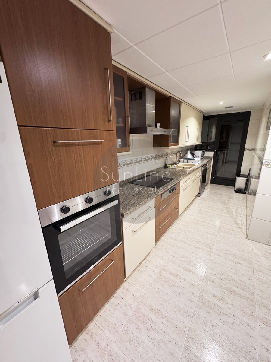 Rent of a spacious 135 m² apartment with parking and a balcony in Penya-Roja