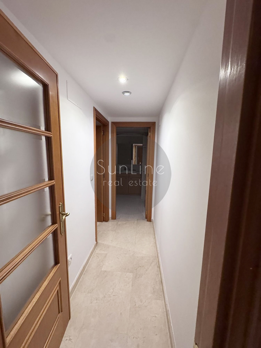 Rent of a spacious 135 m² apartment with parking and a balcony in Penya-Roja