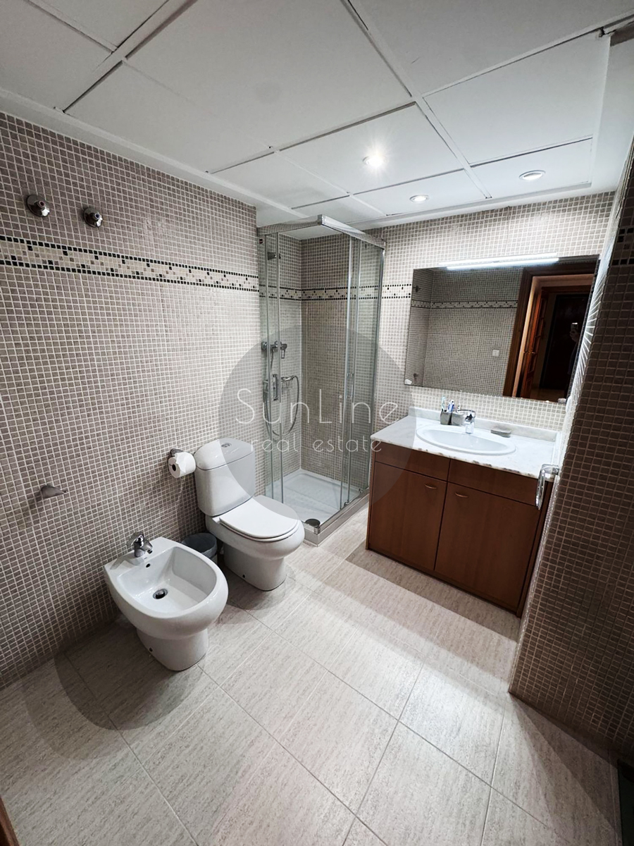 Rent of a spacious 135 m² apartment with parking and a balcony in Penya-Roja