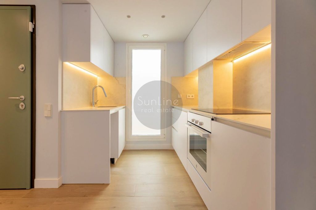 Renting a new one-bedroom apartment with a terrace in Camins al Grau