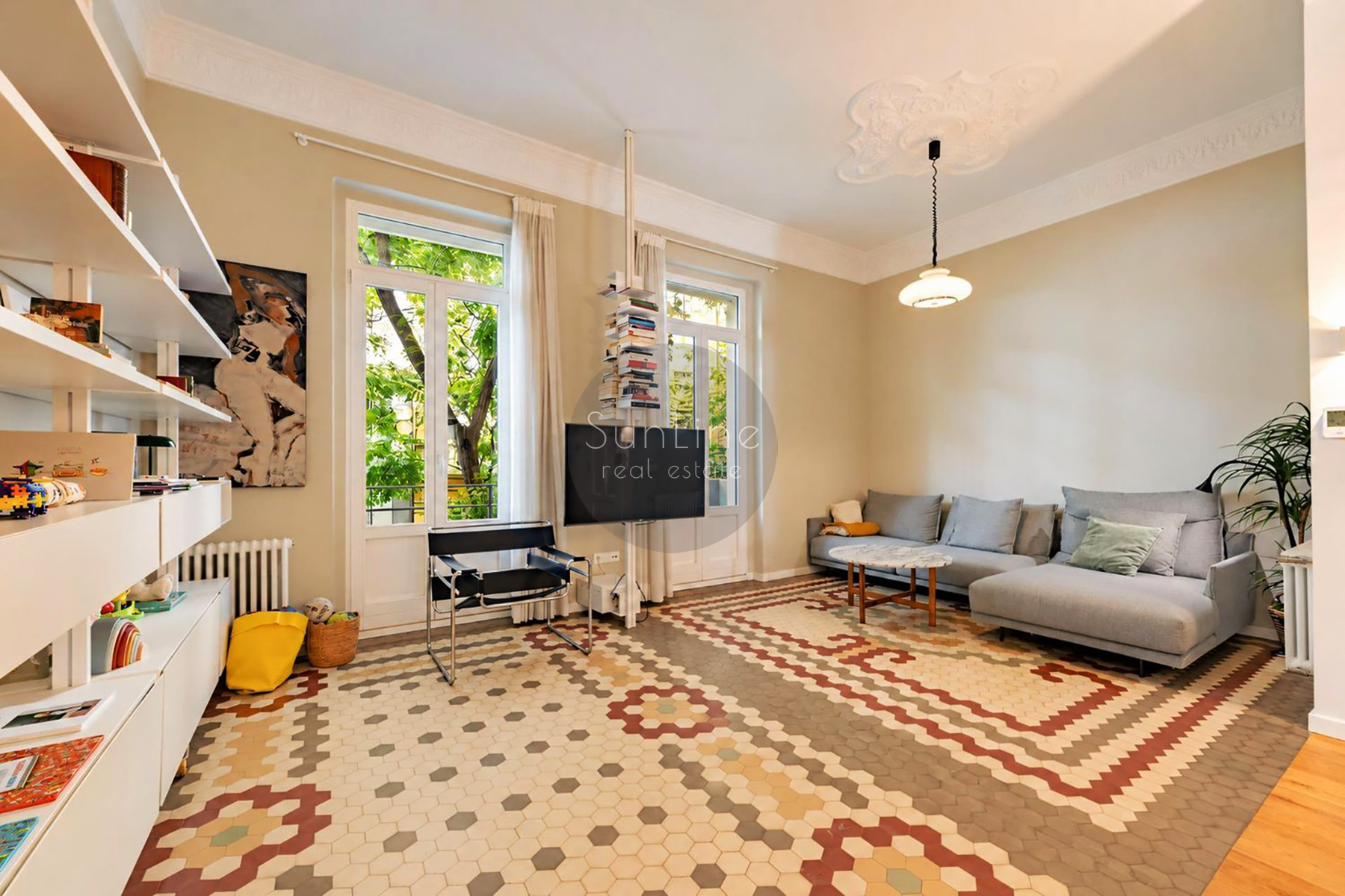 Elegant 102 m² apartment with designer renovation in Gran Vía