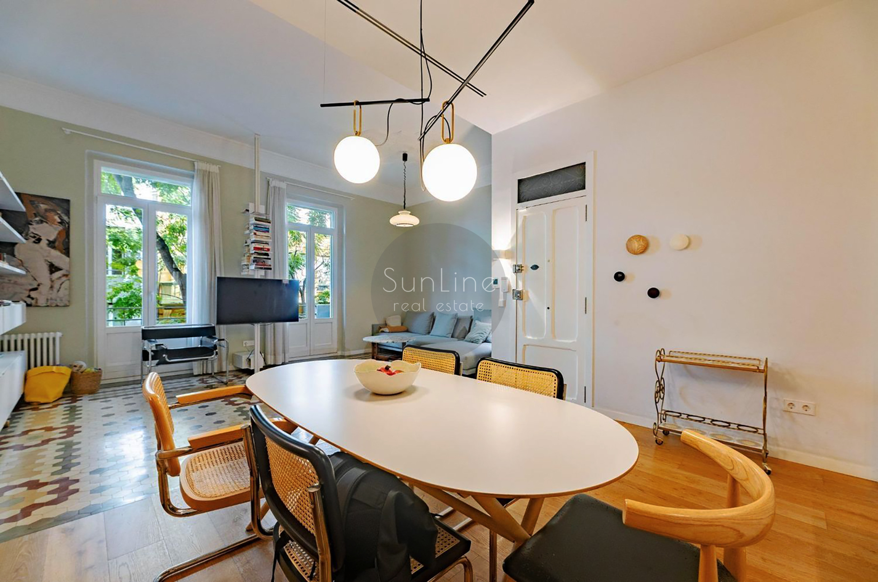 Elegant 102 m² apartment with designer renovation in Gran Vía