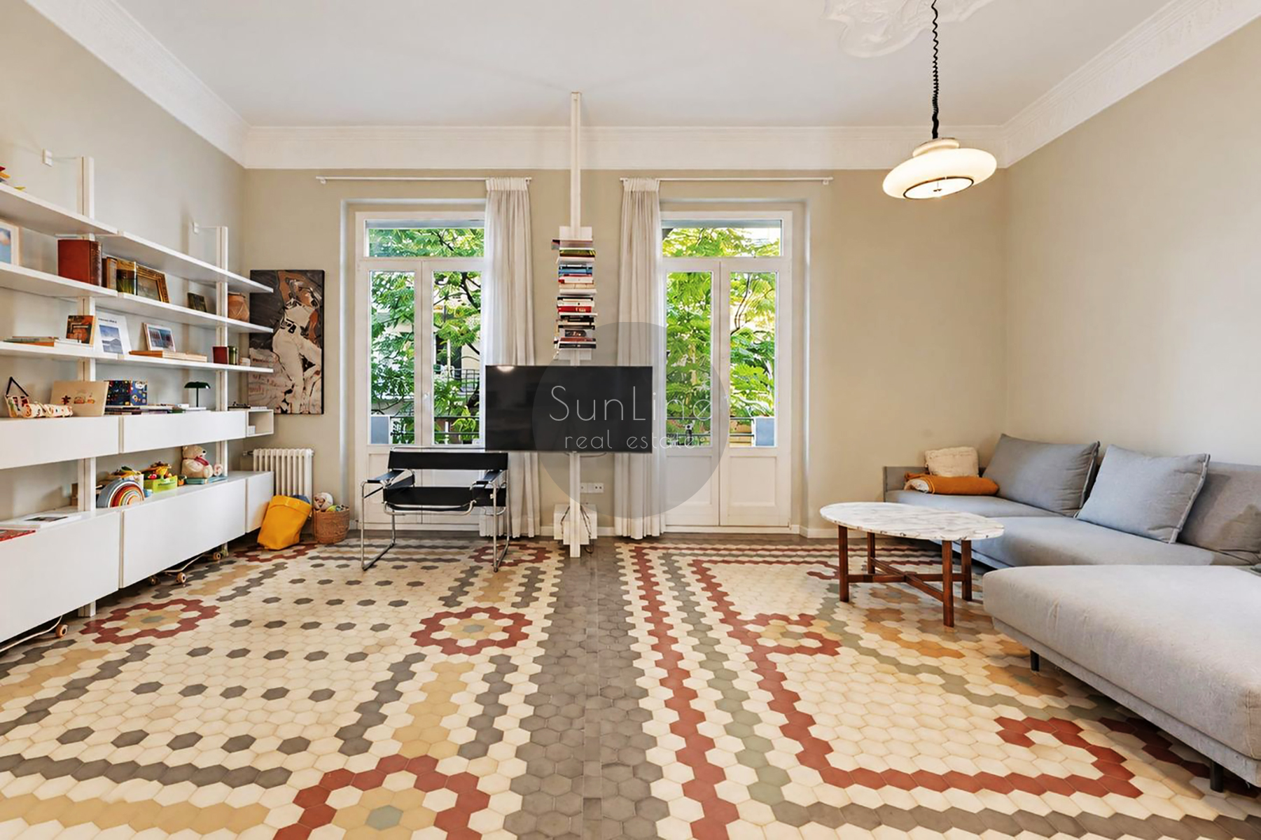 Elegant 102 m² apartment with designer renovation in Gran Vía