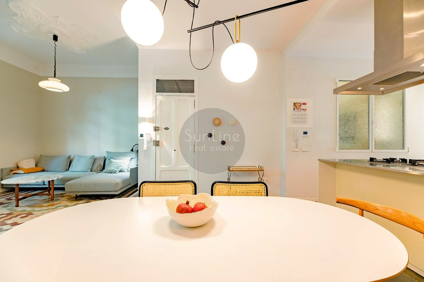 Elegant 102 m² apartment with designer renovation in Gran Vía
