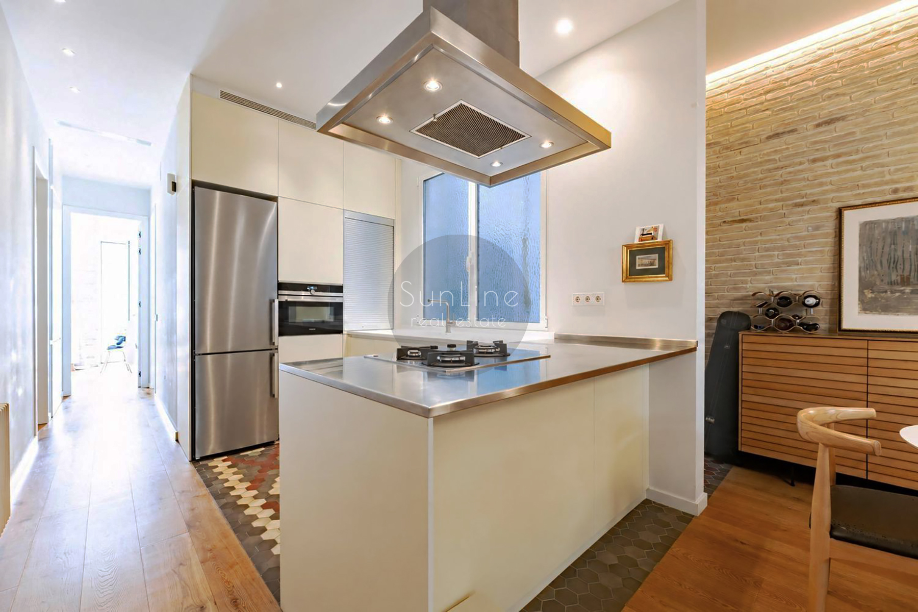 Elegant 102 m² apartment with designer renovation in Gran Vía