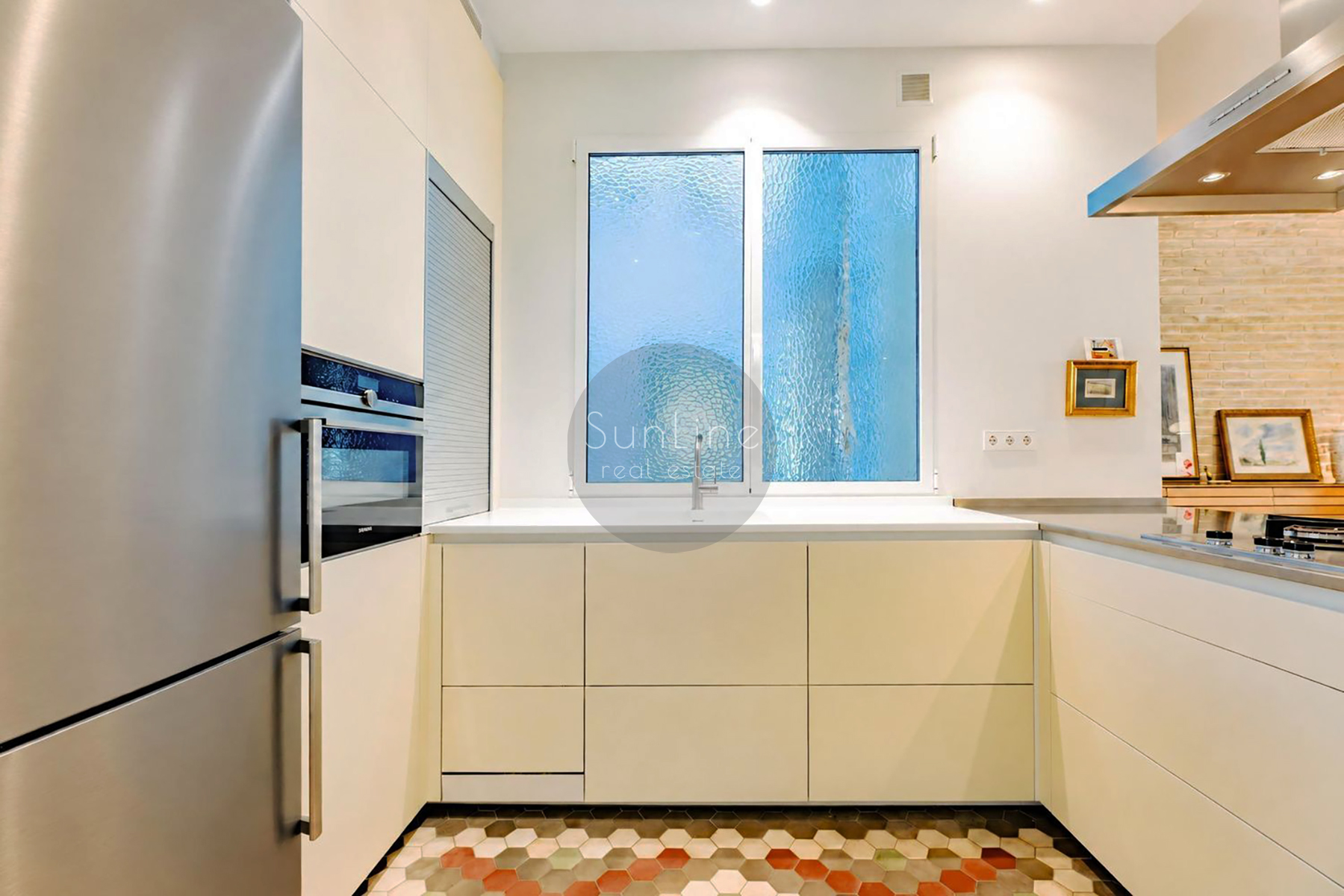 Elegant 102 m² apartment with designer renovation in Gran Vía